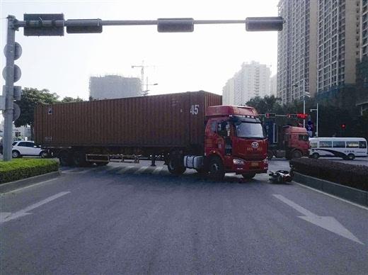 货车两个前轮都没了仍在行驶,货车两个前轮都没了仍在行驶怎么办